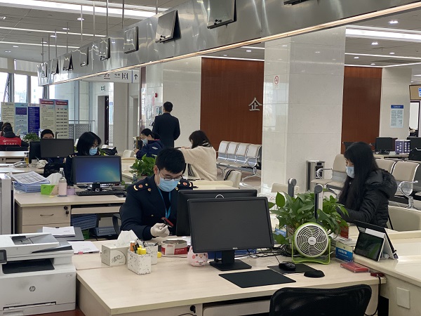 恢復(fù)窗口服務(wù)首日 上海&ldquo;店小二&rdquo;如何服務(wù)好&ldquo;心急&rdquo;企業(yè)?